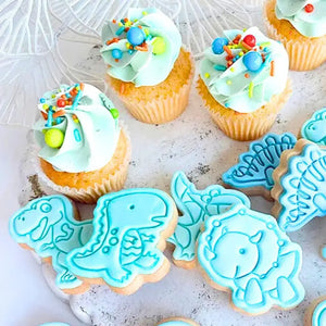 Cupcakes with dinosaur-themed cookies