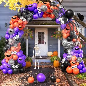 Eyeball balloons for balloon garlands