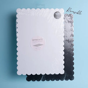 Papyrus reversible white and black scalloped cake board