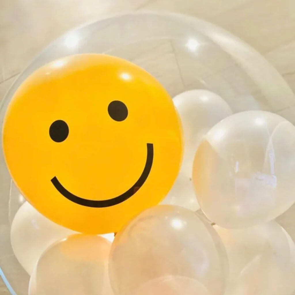 12-inch Yellow Smiley Face Latex Balloons 10pk