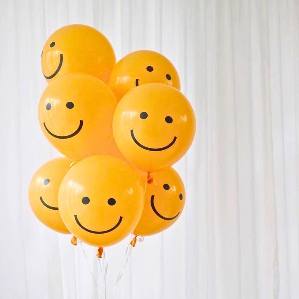 12-inch Yellow Smiley Face Latex Balloons 10pk
