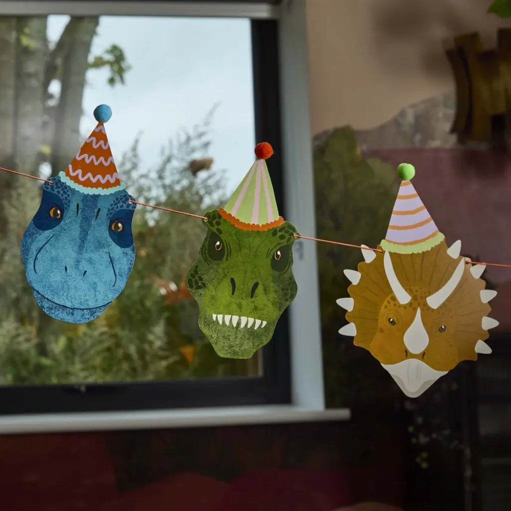 Party Dinosaurs Card Garland 4m with colourful dinosaur cut-outs