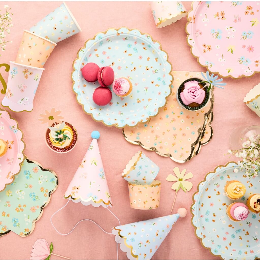 ditsy daisy floral birthday table party decorations