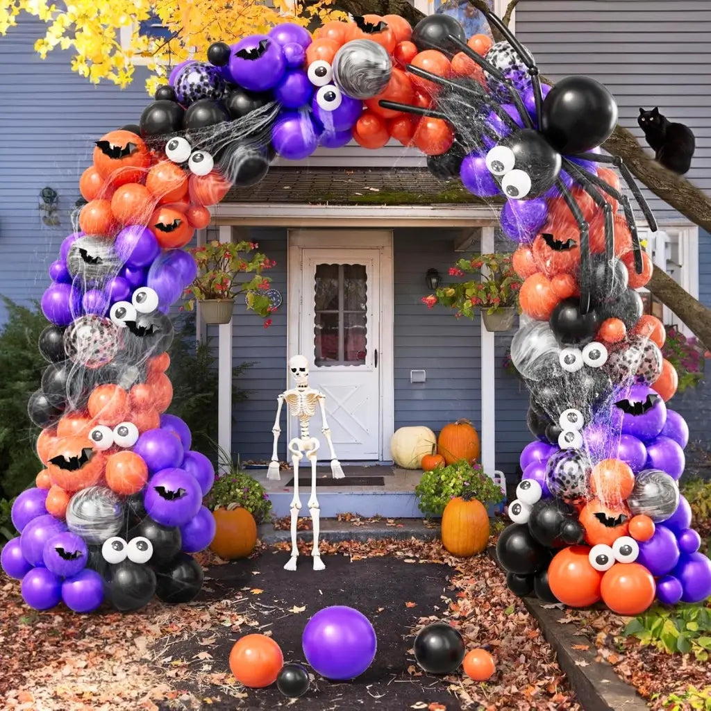 Eyeball balloons for balloon garlands