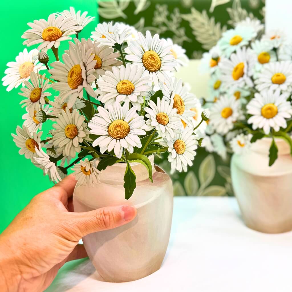 Large White Darling Daisy 3D Pop-Up Bouquet in Ceramic Vase – White Daisy Paper Flowers in Illustrated Envelope