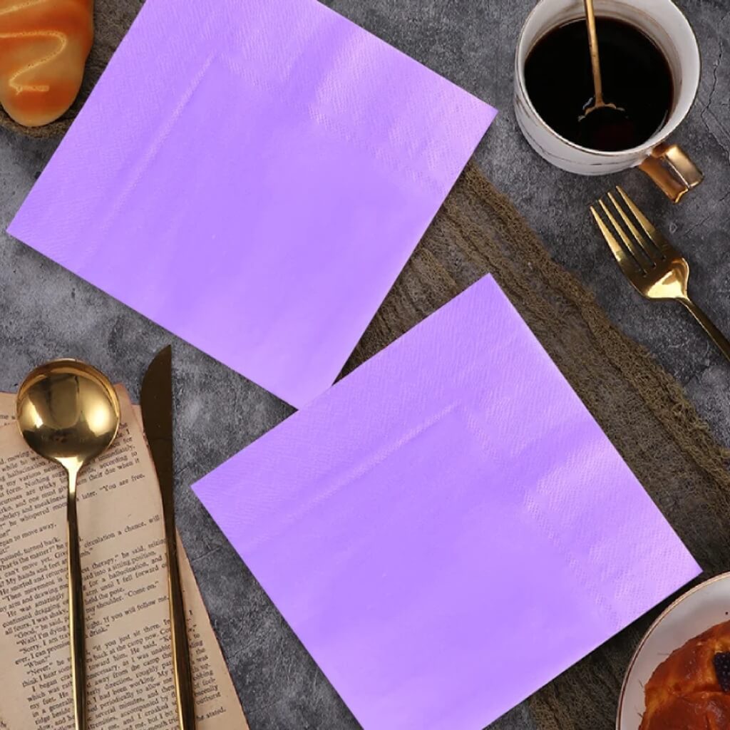 Pack of 30 light purple beverage napkins for parties and events