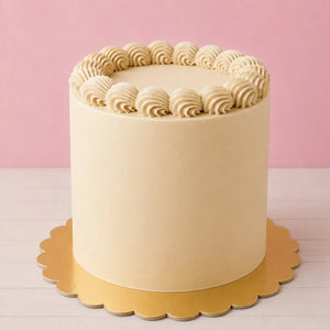 Metallic gold round cake board with decorative scalloped edges