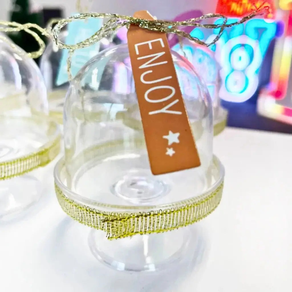 Individual cake display containers with gift tags