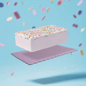 Dual-colour cake board with reversible pastel lilac and blue surfaces
