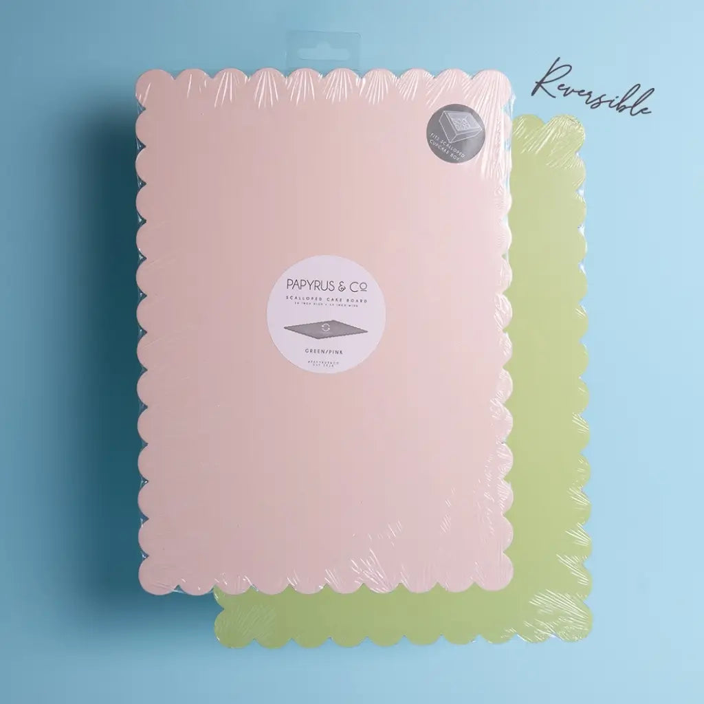 Dual-colour cake board with reversible pastel green and pink surfaces