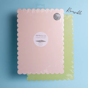 Dual-colour cake board with reversible pastel green and pink surfaces