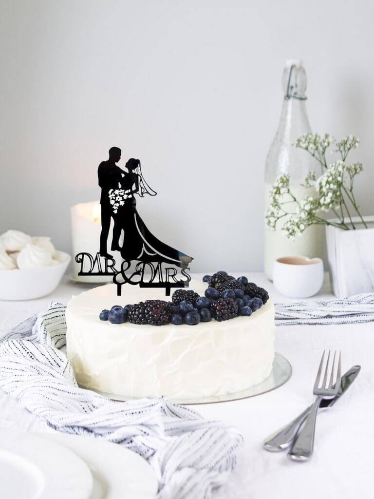 Silhouette Wedding Couple Holding Flower Bouquet Mr & Mrs Cake Topper