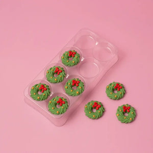 Green and red Christmas wreath sugar decorations