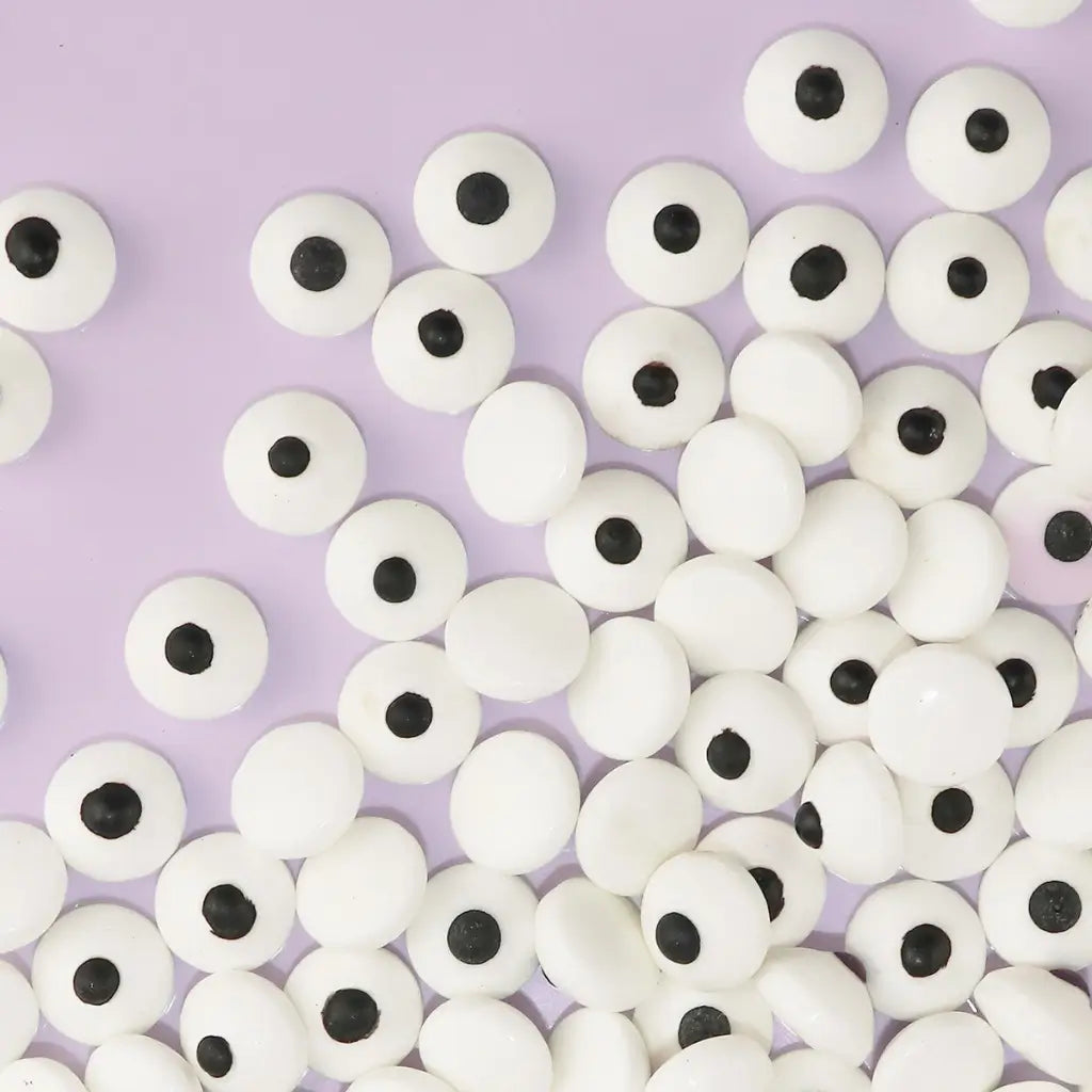 Edible eyes for Halloween cake decorations