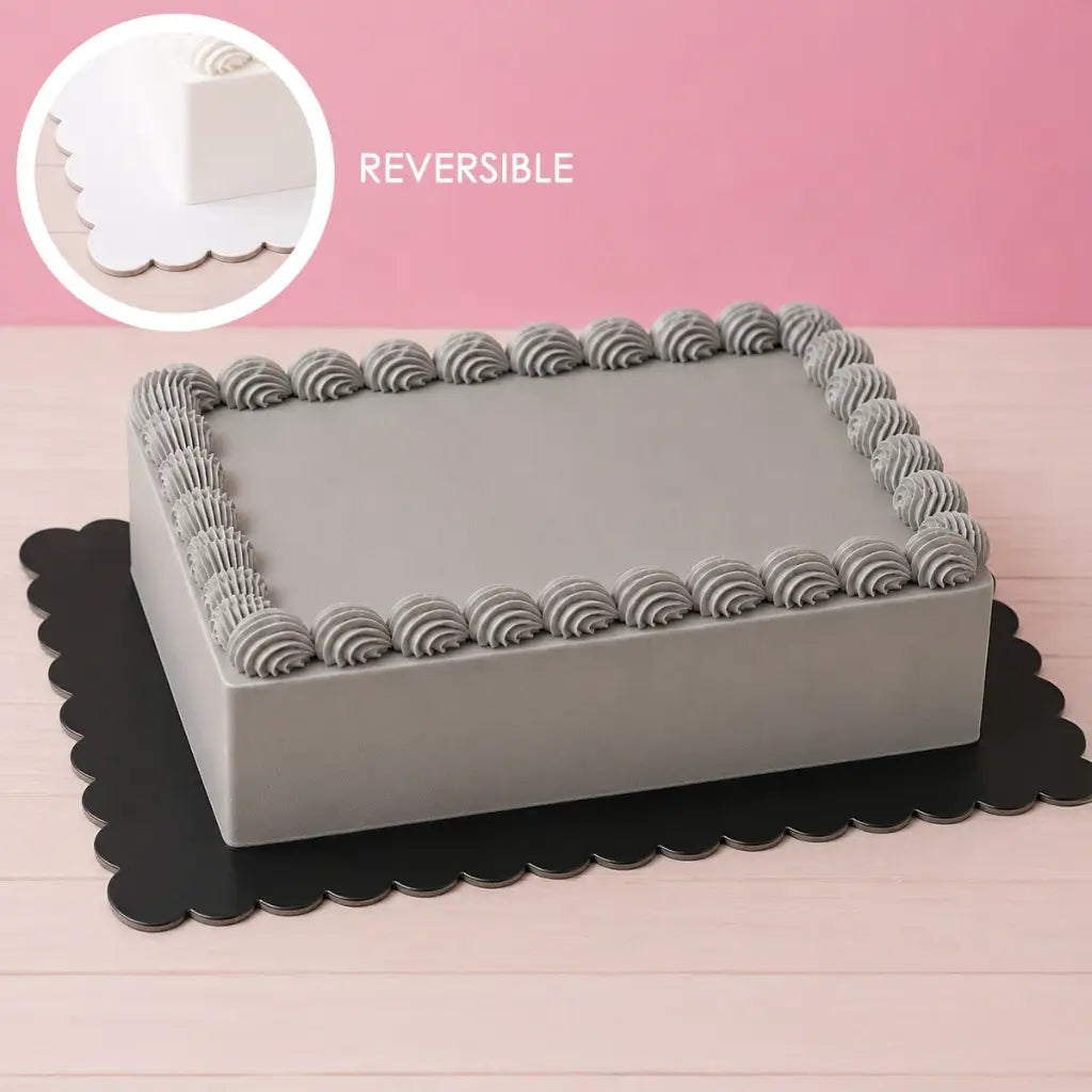 Papyrus reversible white and black scalloped cake board