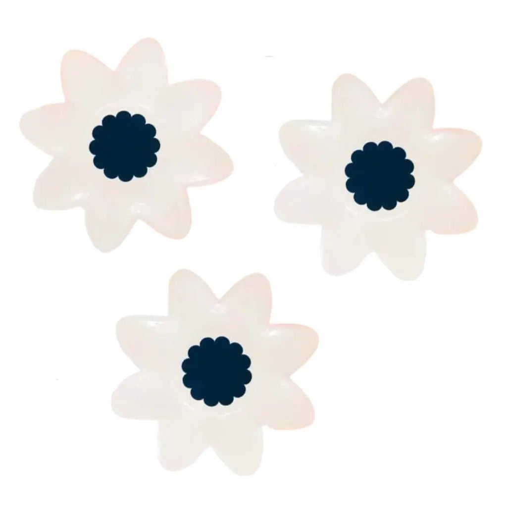 White Daisy Flower Paper Plates 8pk