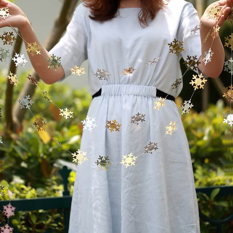 4m Metallic Gold Christmas Snowflakes Paper Garland