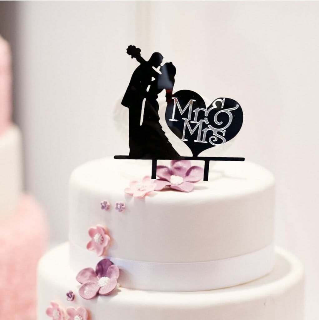 black-acrylic-cake-topper-bride-hugging-groom-mr-and-mrs-in-heart-wedding-hen-party-cake-decorations