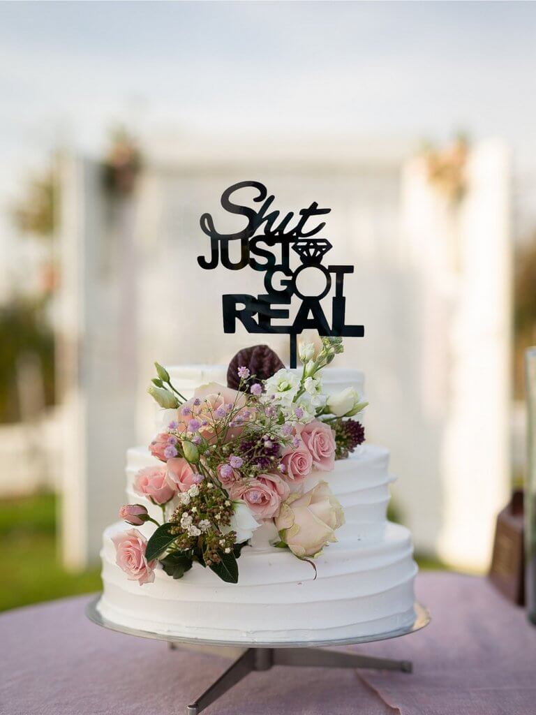 7 funny wedding cake toppers - Love Our Wedding