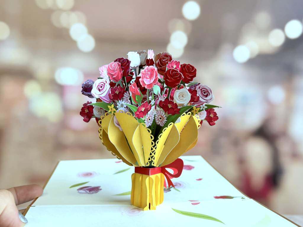 Handmade Luxury Gold Embossing Romantic Sweetheart Rose Bouquet 3D Valentine's Day Pop Up Greeting Card